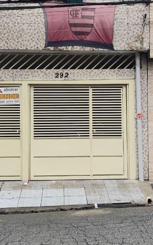 Casa à venda com 144m², 4 quartos e 1 vaga Casa à venda com 144m², 4 quartos e 1 vagaFachada