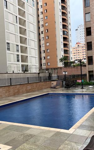 Apartamento à venda com 126m², 3 quartos e 2 vagas Apartamento à venda com 126m², 3 quartos e 2 vagasÁrea comum - Piscina