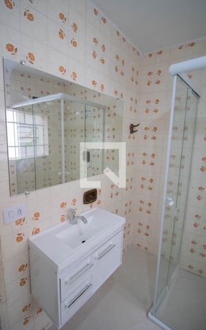 Casa à venda com 352m², 6 quartos e 2 vagas Casa à venda com 352m², 6 quartos e 2 vagasCasa 2- Banheiro