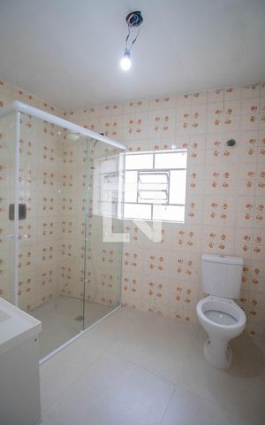 Casa à venda com 352m², 6 quartos e 2 vagas Casa à venda com 352m², 6 quartos e 2 vagasCasa 2- Banheiro