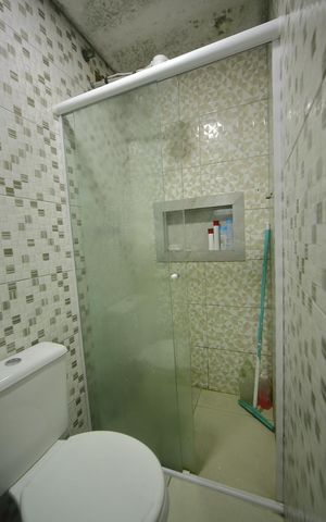Casa à venda com 100m², 6 quartos e 2 vagasCasa 3 - Banheiro 
