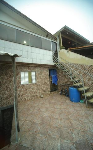 Casa à venda com 100m², 6 quartos e 2 vagasÁrea de Serviço (área comum) 