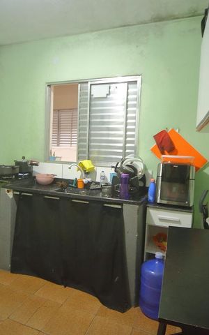 Casa à venda com 100m², 6 quartos e 2 vagasCozinha 