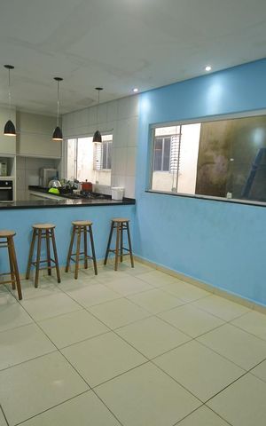 Casa à venda com 100m², 6 quartos e 2 vagasCasa 3 - Sala / Cozinha 