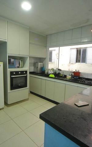 Casa à venda com 100m², 6 quartos e 2 vagasCasa 3 - Sala / Cozinha 