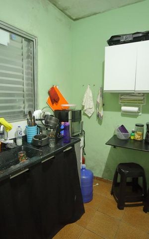 Casa à venda com 100m², 6 quartos e 2 vagasCozinha 