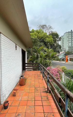 Casa à venda com 250m², 4 quartos e 2 vagas