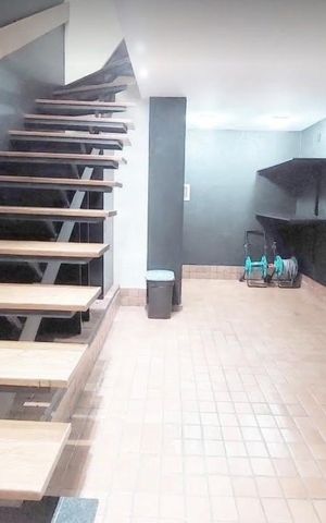 Casa para alugar com 264m², 3 quartos e 1 vaga Casa para alugar com 264m², 3 quartos e 1 vagaEscada