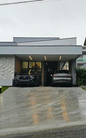Casa de condomínio para alugar com 400m², 3 quartos e 6 vagas Casa de condomínio para alugar com 400m², 3 quartos e 6 vagasFachada