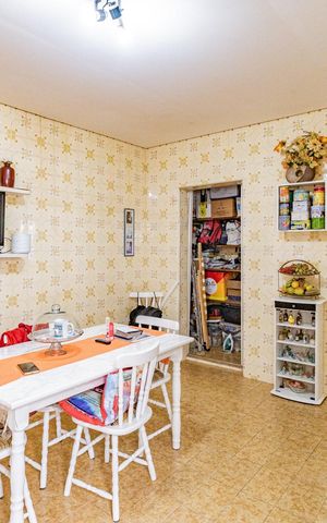Casa à venda com 220m², 2 quartos e 4 vagas Casa à venda com 220m², 2 quartos e 4 vagasSala de Jantar
