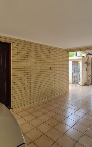 Casa à venda com 158m², 2 quartos e 5 vagas Casa à venda com 158m², 2 quartos e 5 vagasGaragem
