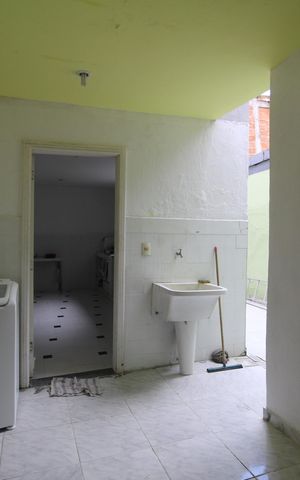 Casa de condomínio para alugar com 240m², 4 quartos e 4 vagasÁrea de Serviço