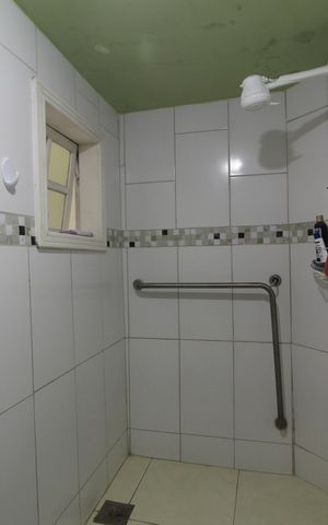 Casa de condomínio para alugar com 240m², 4 quartos e 4 vagasBanheiro Social