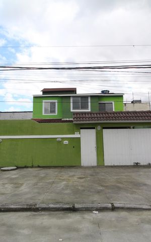 Casa de condomínio para alugar com 240m², 4 quartos e 4 vagasFachada