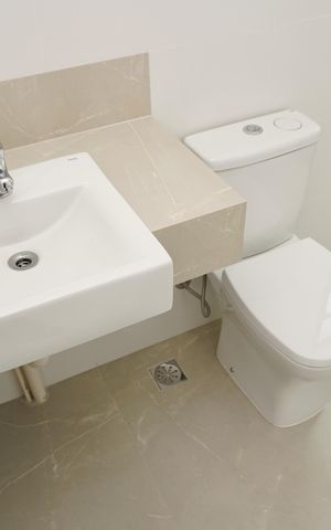 Apartamento à venda com 61m², 2 quartos e 2 vagasSuíte 1 - Banheiro 