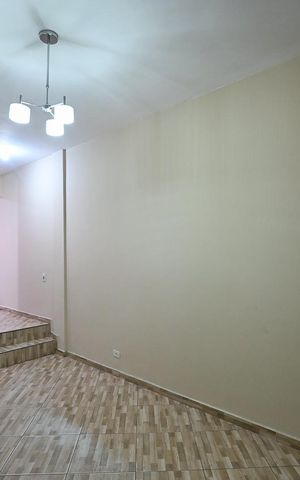 Casa para alugar com 90m², 2 quartos e 2 vagasSala