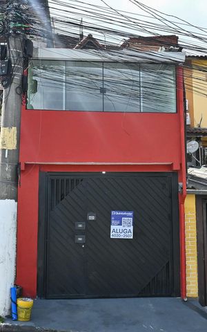 Casa para alugar com 90m², 2 quartos e 2 vagasFachada