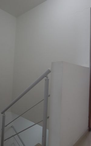 Casa à venda com 120m², 2 quartos e 2 vagasHall e Escada