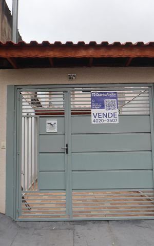Casa à venda com 120m², 2 quartos e 2 vagasFachada