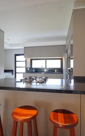 Casa para alugar com 140m², 3 quartos e 2 vagasCozinha 
