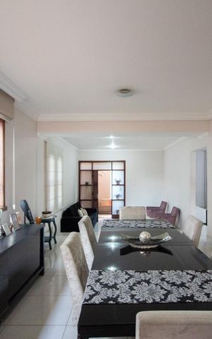 Casa à venda com 380m², 6 quartos e 5 vagas Casa à venda com 380m², 6 quartos e 5 vagasSala de Jantar