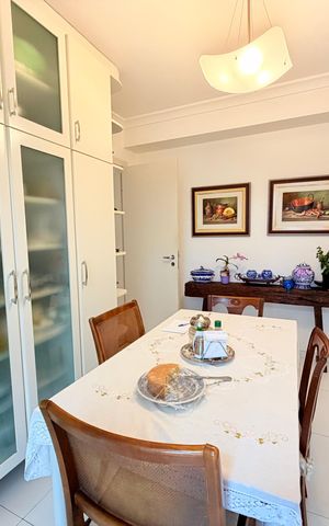 Apartamento à venda com 162m², 4 quartos e 2 vagas Apartamento à venda com 162m², 4 quartos e 2 vagasCozinha