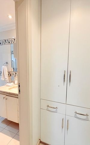 Apartamento à venda com 162m², 4 quartos e 2 vagas Apartamento à venda com 162m², 4 quartos e 2 vagasBanheiro Suíte