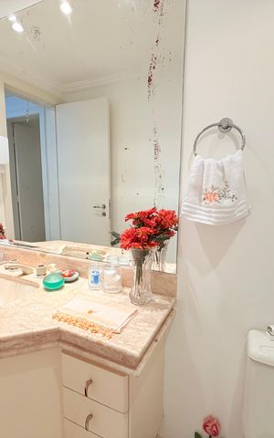 Apartamento à venda com 162m², 4 quartos e 2 vagas Apartamento à venda com 162m², 4 quartos e 2 vagasLavabo