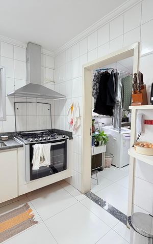Apartamento à venda com 162m², 4 quartos e 2 vagas Apartamento à venda com 162m², 4 quartos e 2 vagasCozinha