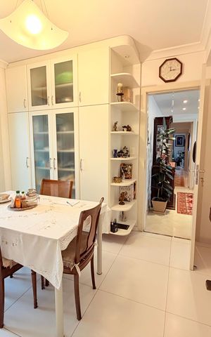 Apartamento à venda com 162m², 4 quartos e 2 vagas Apartamento à venda com 162m², 4 quartos e 2 vagasCozinha