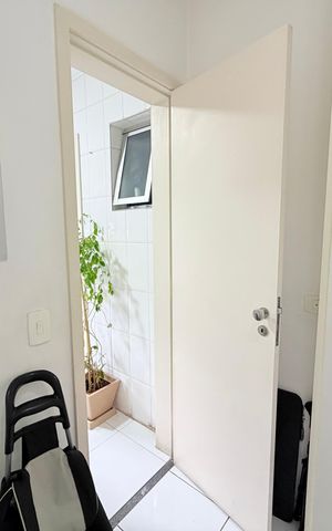Apartamento à venda com 162m², 4 quartos e 2 vagas Apartamento à venda com 162m², 4 quartos e 2 vagasQuarto de serviço