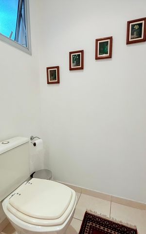 Apartamento à venda com 162m², 4 quartos e 2 vagas Apartamento à venda com 162m², 4 quartos e 2 vagasLavabo