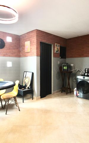 Casa à venda com 253m², 3 quartos e 2 vagas Casa à venda com 253m², 3 quartos e 2 vagasSala de Jogos