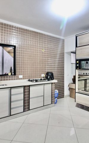 Casa à venda com 253m², 3 quartos e 2 vagas Casa à venda com 253m², 3 quartos e 2 vagasCozinha