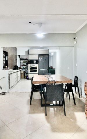 Casa à venda com 253m², 3 quartos e 2 vagas Casa à venda com 253m², 3 quartos e 2 vagasSala de Jantar