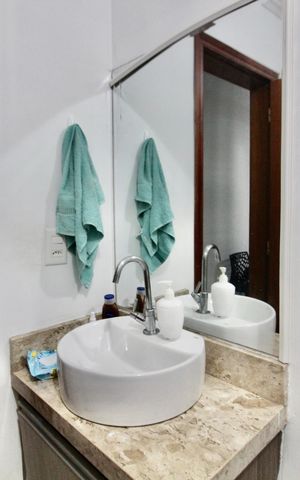 Casa à venda com 253m², 3 quartos e 2 vagas Casa à venda com 253m², 3 quartos e 2 vagasBanheiro