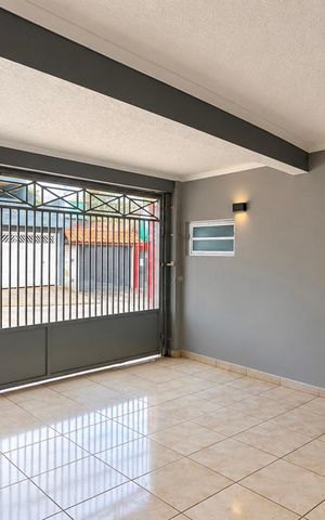 Casa à venda com 253m², 3 quartos e 2 vagas Casa à venda com 253m², 3 quartos e 2 vagasGaragem