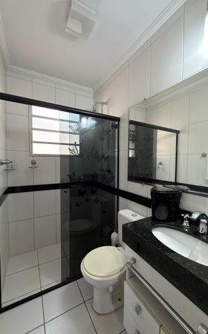 Casa de condomínio à venda com 155m², 3 quartos e 2 vagas Casa de condomínio à venda com 155m², 3 quartos e 2 vagasQuarto 1 - Suíte Banheiro