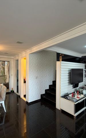 Casa de condomínio à venda com 155m², 3 quartos e 2 vagas Casa de condomínio à venda com 155m², 3 quartos e 2 vagasSala