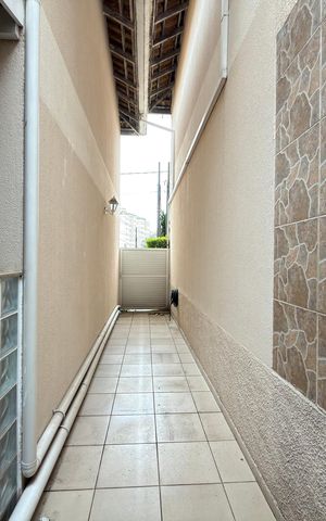 Casa de condomínio à venda com 155m², 3 quartos e 2 vagas Casa de condomínio à venda com 155m², 3 quartos e 2 vagasCorredor