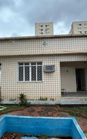 Casa para alugar com 660m², 3 quartos e 6 vagasFachada