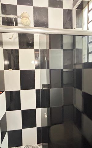 Casa para alugar com 660m², 3 quartos e 6 vagasBanheiro 2