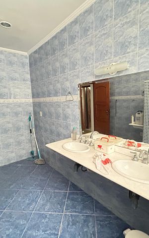 Casa para alugar com 660m², 3 quartos e 6 vagasBanheiro 1