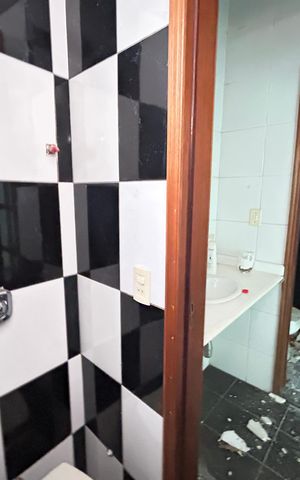 Casa para alugar com 660m², 3 quartos e 6 vagasBanheiro 2