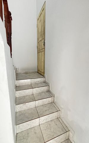 Casa para alugar com 98m², 2 quartos e 1 vaga Casa para alugar com 98m², 2 quartos e 1 vagaEscada