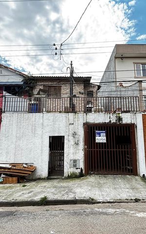 Casa para alugar com 98m², 2 quartos e 1 vaga Casa para alugar com 98m², 2 quartos e 1 vagaFachada
