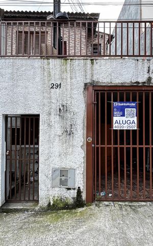 Casa para alugar com 98m², 2 quartos e 1 vaga Casa para alugar com 98m², 2 quartos e 1 vagaFachada