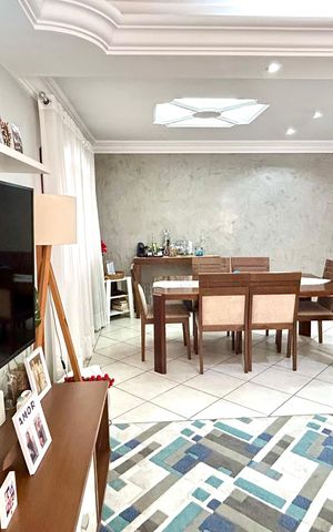 Casa à venda com 160m², 3 quartos e 2 vagas Casa à venda com 160m², 3 quartos e 2 vagasSala