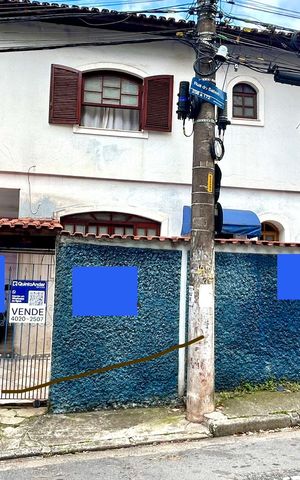 Casa à venda com 160m², 3 quartos e 2 vagas Casa à venda com 160m², 3 quartos e 2 vagasPlaca instalada na fachada do imóvel