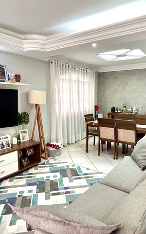 Casa à venda com 160m², 3 quartos e 2 vagas Casa à venda com 160m², 3 quartos e 2 vagasSala